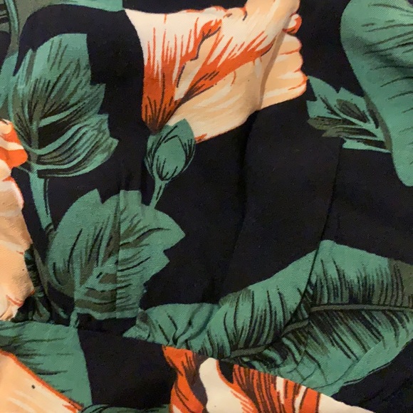 Super cute floral flowy tank - Picture 5 of 5